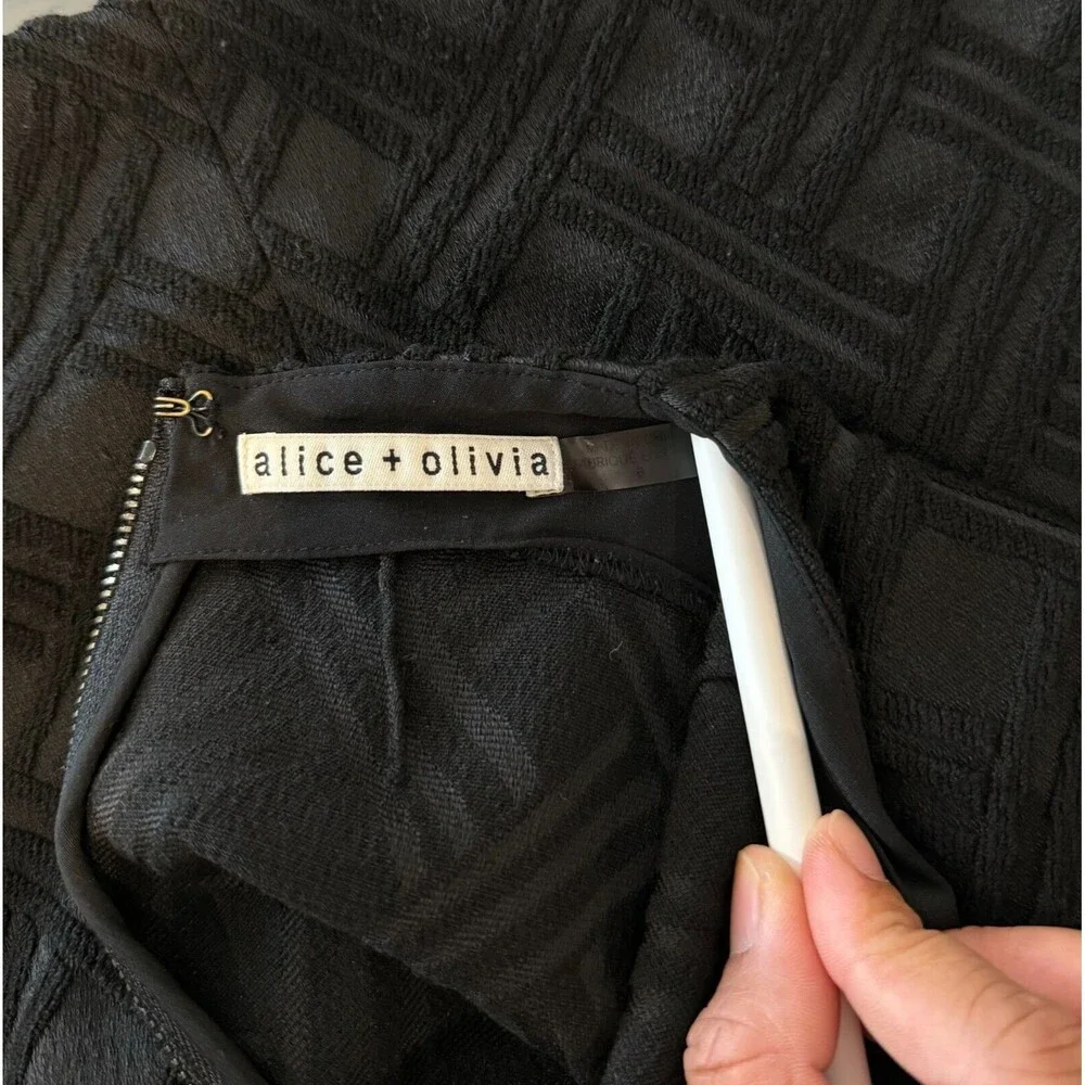 Alice Olivia Women Top Black Embroidered Diamond Cropped Sleeveless Tank Size 6 - Picture 4 of 9